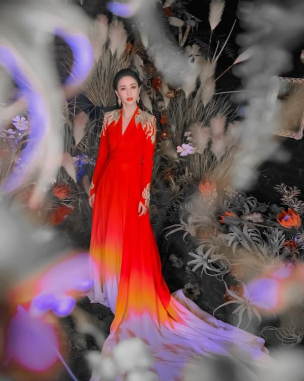 佟氏七寶車,麗日坐高閣,婭相兼尤美,粉紅女郎佟麗婭 佟氏七寶車,麗日坐高閣,婭相兼尤美,粉紅女郎佟麗婭