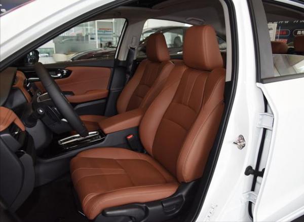 合資緊湊家轎之爭 本田凌派“挑戰”豐田雷凌，誰更受青睞？