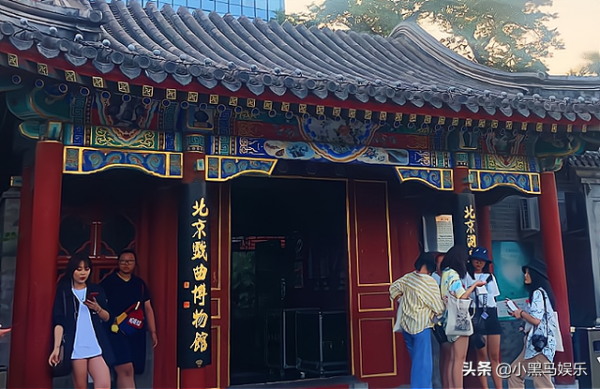 德雲社老爺們啥都不怕,湖廣會館這樣的凶宅照樣待十幾年 德雲社老爺們啥都不怕,湖廣會館這樣的凶宅照樣待十幾年