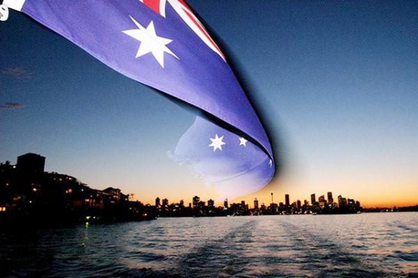 澳洲白富美遠嫁中國小夥，驚動全村近千人圍觀，今因疫情分居兩地