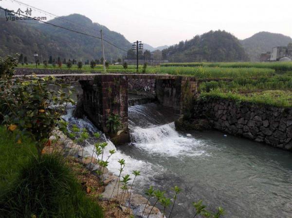 我軍高階將領遭伏擊，不幸遇難；粟裕震怒，主力部隊奉命赴浙剿匪