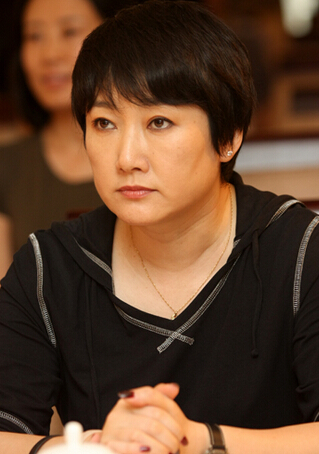 成方圓:一婚嫁恩師後閃離,二婚嫁大12歲王剛,61歲孑然一身怪誰呢 成方圓:一婚嫁恩師後閃離,二婚嫁大12歲王剛,61歲孑然一身怪誰呢