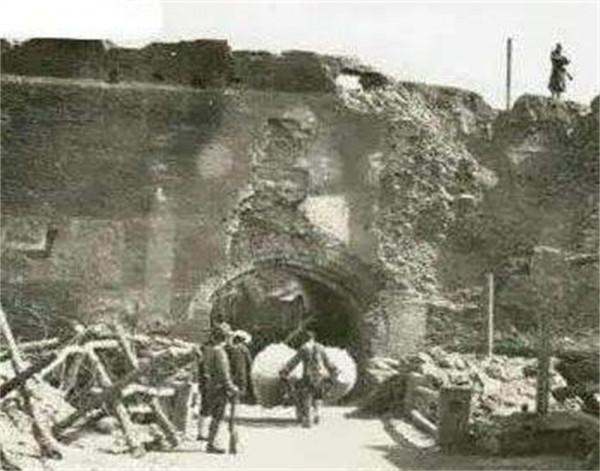 河北一小販天天給日軍搓澡，被老百姓唾罵，檔案解密才知他是英雄