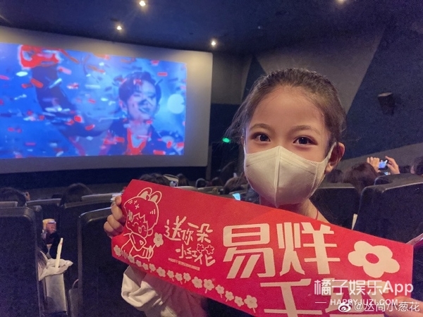 還記得《放開我北鼻》裡的小蔥花嗎？她現在長這樣