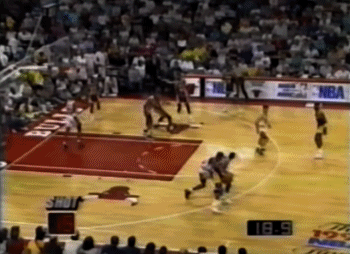 31年前,休斯敦女警,抓到了一條NBA大魚,這位球員誰還認識? 31年前,休斯敦女警,抓到了一條NBA大魚,這位球員誰還認識?