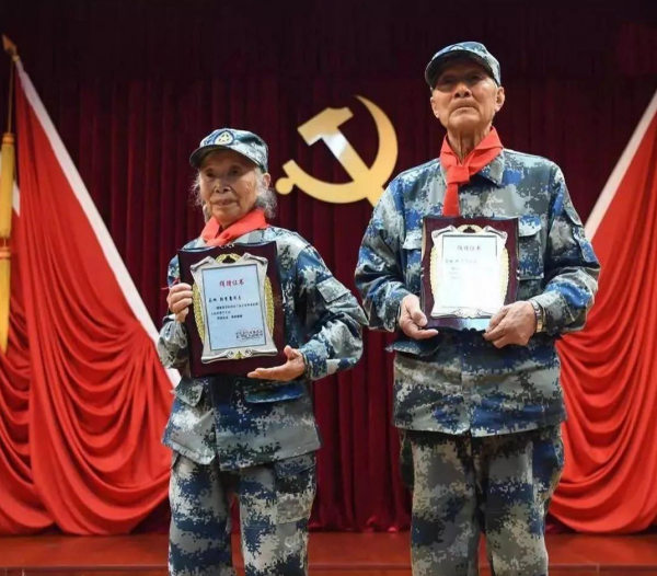 85歲老兵到銀行轉賬1000萬元,銀行核實後,才發現老人身份不簡單 85歲老兵到銀行轉賬1000萬元,銀行核實後,才發現老人身份不簡單