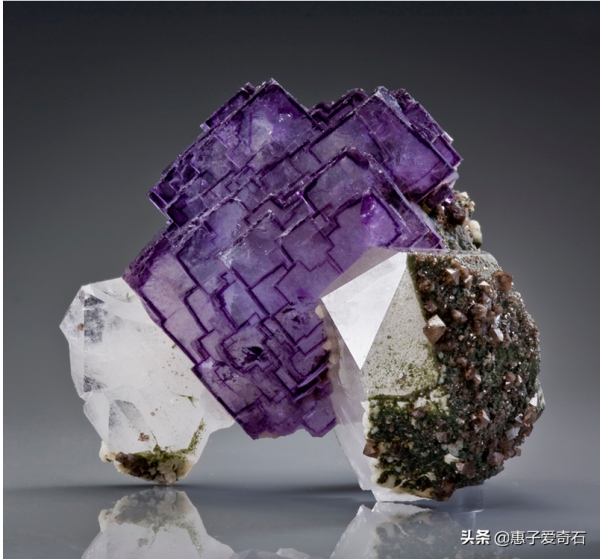 世界上最美麗的十五種石頭,不但外觀豔麗,而且價值不菲 世界上最美麗的十五種石頭,不但外觀豔麗,而且價值不菲