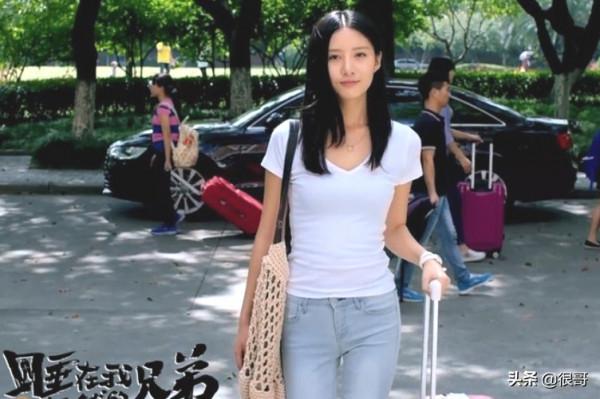 埃博拉前線中的熟臉不少,認出了許亞軍夫婦,沒認出北電校花吳優 埃博拉前線中的熟臉不少,認出了許亞軍夫婦,沒認出北電校花吳優