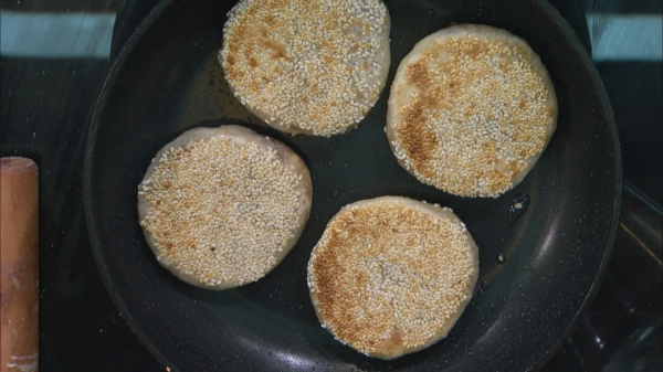 和麵時別放水了！換成牛奶，軟糯香甜又控糖，糖尿病人也能吃