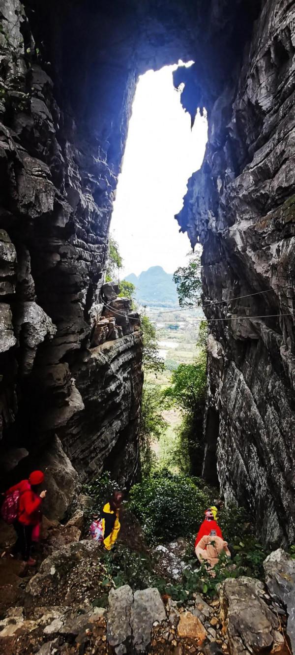 陽朔網紅景點四方巖（土匪洞）