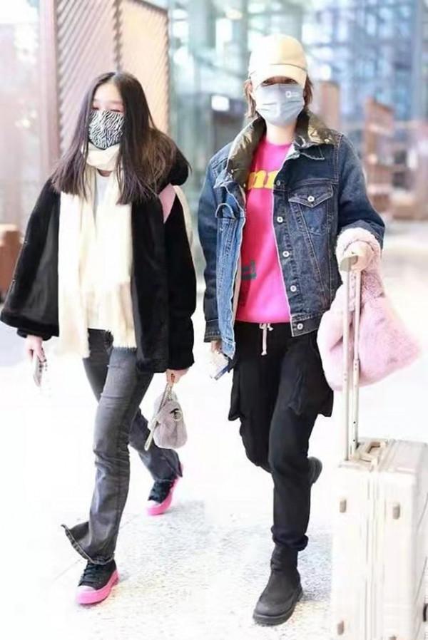 馬伊琍女兒怎麼突然胖了！穿皮草走機場變富二代，比媽媽還有範