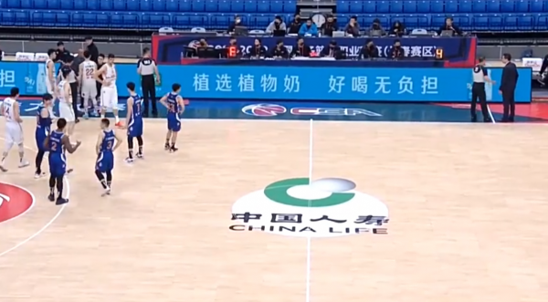 馬布裡和李春江發生衝突！CBA老冤家較勁 被吹技術犯規