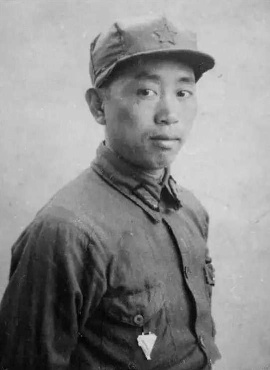 時隔24年後，翟雲英來到丈夫劉亞樓墓前：你交代我的事，都完成了