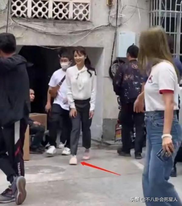 大象腿，羅圈腿，肌肉腿，這8位女星的腿型，都不完美