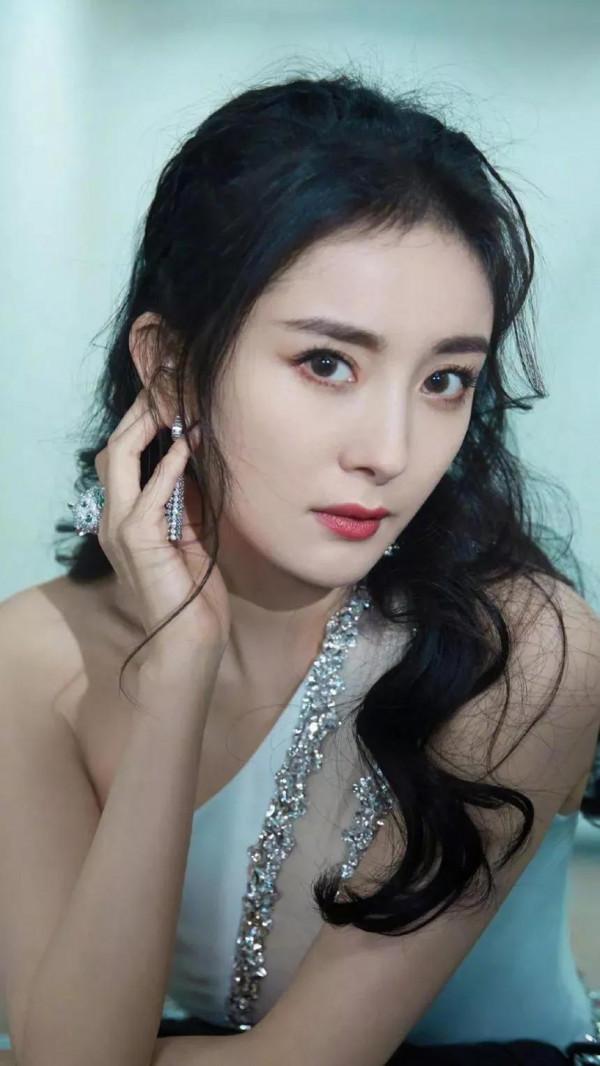 楊冪美照一冊，欣賞