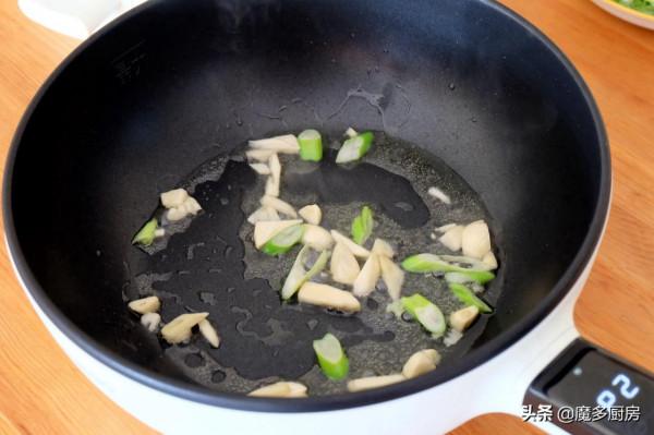 怪不得北方人這麼愛吃炒餅，實在是太簡單了，隨便炒一炒就很好吃