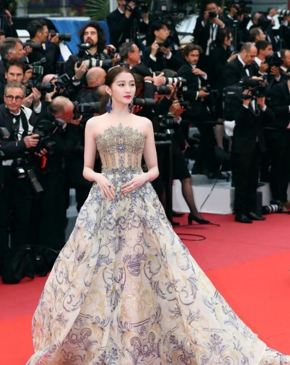 “豪門棄婦”梁洛施的悲傷，2年生3子，為何李家就是不娶她進門