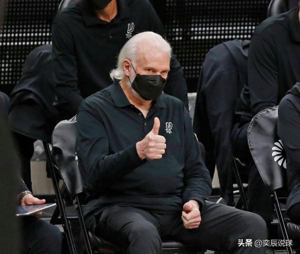 楊巨俠的言論觸怒波波維奇，坐穿馬刺板凳席，被交易只是時間問題