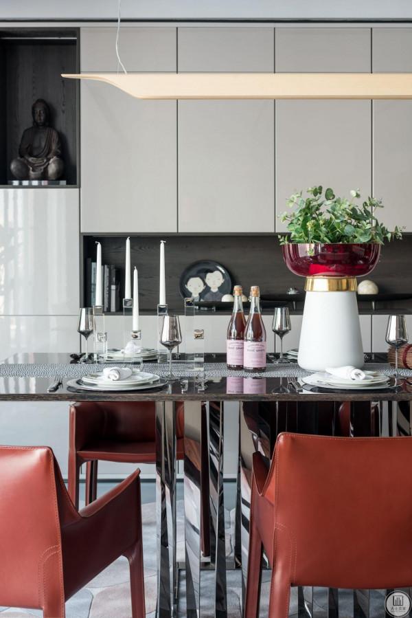 200平輕奢溫暖陽光的輕奢風給人一種甜蜜舒適的居家氛圍 200平輕奢溫暖陽光的輕奢風給人一種甜蜜舒適的居家氛圍