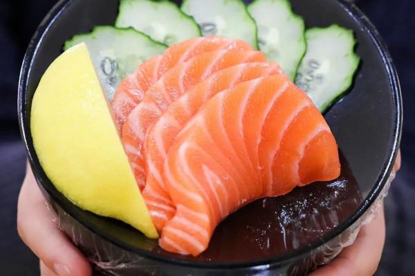 17歲少女食用生食腸道佈滿寄生蟲,為啥最好不吃生食?2個危害 17歲少女食用生食腸道佈滿寄生蟲,為啥最好不吃生食?2個危害