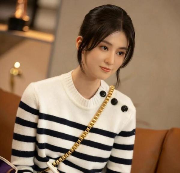 小說&OpenCurlyDoubleQuote;女主臉&rdquo;我只服這三位！張予曦標準建模臉，喬欣被低估