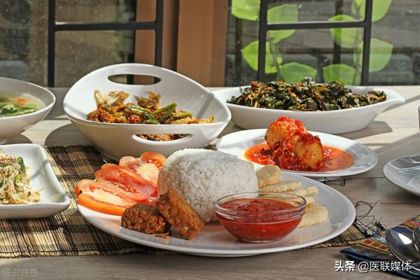 總是想躺著，是因為太懶？可能是體虛，4個方法來改善