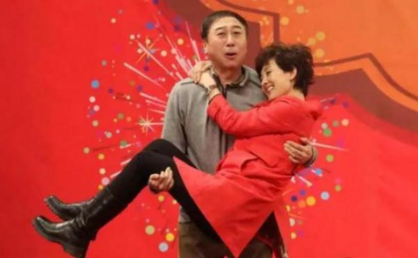 著名演員牛莉為啥甘心嫁給“普通男人”，養育女兒，幸福一生？