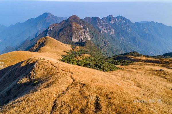 廣東最具魅力的四峰連穿徒步線路——“黃梅雪後”