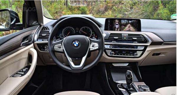 由於晶片短缺，部分寶馬車型在生產時沒有配觸控式螢幕，含3系、X5等