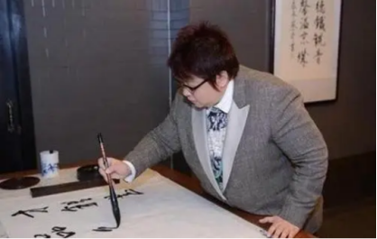 韓紅：6歲父親去世，9歲母親改嫁，奶奶把所有的愛給了我