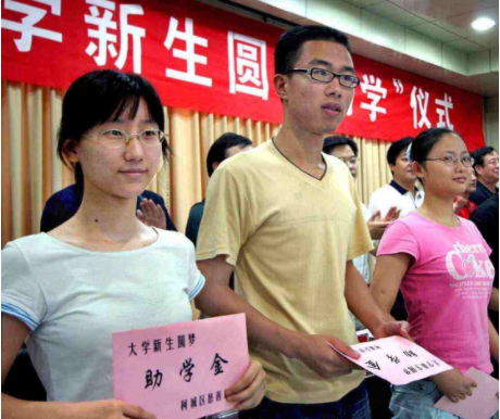 學霸沈娟高考成績才47分，爺爺含淚要求查卷，真實情況惹人感動