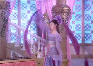 霍思燕攜杜江甜蜜亮相，穿一襲抹胸長裙仙氣十足，美得不像39歲