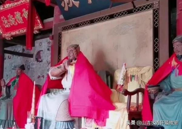 為啥好多人喜歡去水泊梁山風景區