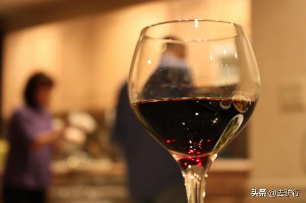 喝了這麼多年進口紅酒,居然不知道有這麼多名堂,外國人真會玩 喝了這麼多年進口紅酒,居然不知道有這麼多名堂,外國人真會玩