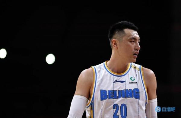 穩定高效！翟曉川10投6中得到17分6板3助 三節打卡0失誤