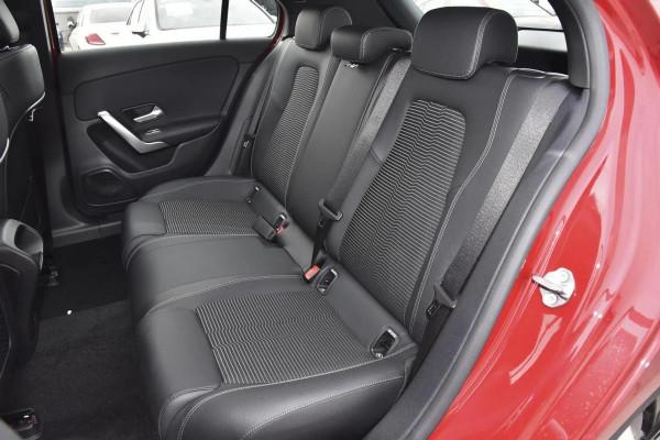 內飾奢華燃油經濟，23&period;68萬起售，進口賓士A級值得入手嗎？