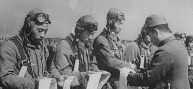 日軍在沖繩的豪賭,用4000架飛機換回400艘美艦,捱了238萬發炮彈 日軍在沖繩的豪賭,用4000架飛機換回400艘美艦,捱了238萬發炮彈