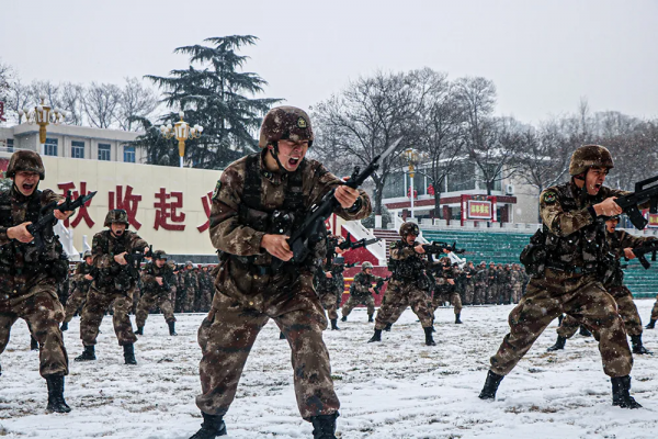 開訓！寒冬雪鑄鐵血兵