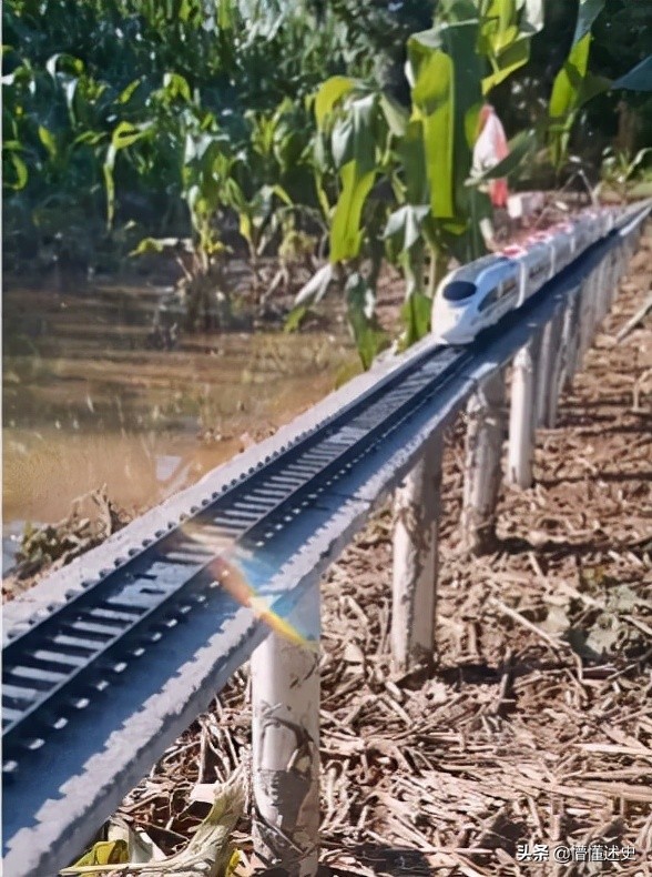 河南大學生在菜地建高鐵，穿隧道還能變軌，網友稱其“基建狂魔”