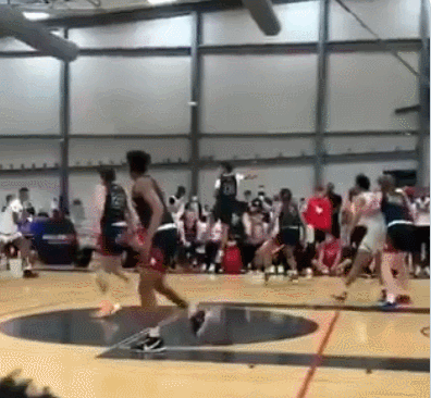 6歲截肢17歲單臂奪下扣籃冠軍！伊曼紐爾可能成為NBA首位獨臂球員