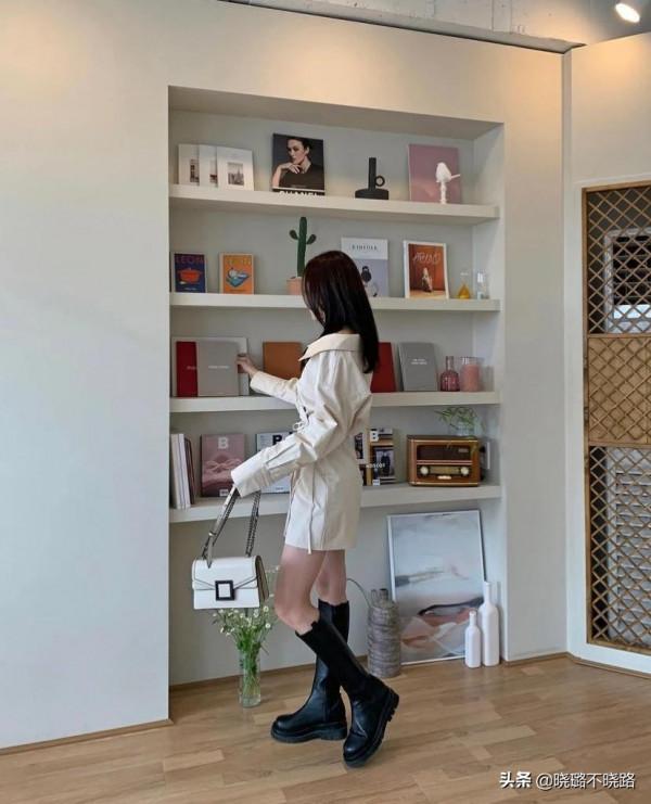 今年秋天“裙子+直筒靴”火了!遮肉還修飾腿型,小個子都愛了 今年秋天“裙子+直筒靴”火了!遮肉還修飾腿型,小個子都愛了