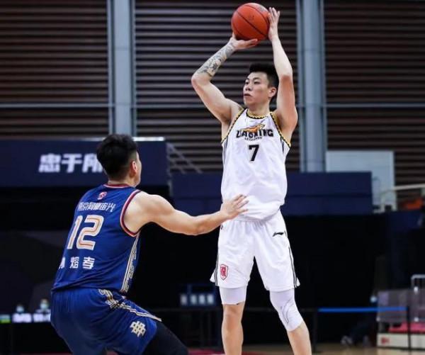 阿聯後誰將接班男籃鋒線？一人決定國家隊上限，新版姚易驚豔亮相