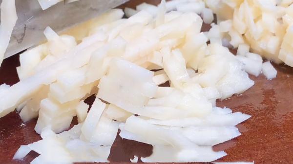 秋日忌寒涼,多吃3紅3白,少吃2綠,潤肺去秋燥,一家老小身體棒 秋日忌寒涼,多吃3紅3白,少吃2綠,潤肺去秋燥,一家老小身體棒