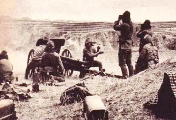 部隊被鬼子包圍，團長準備帶頭衝鋒，這個日本八路說：我有辦法