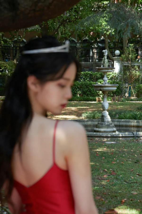 歐陽娜娜 紅裙扮相很可