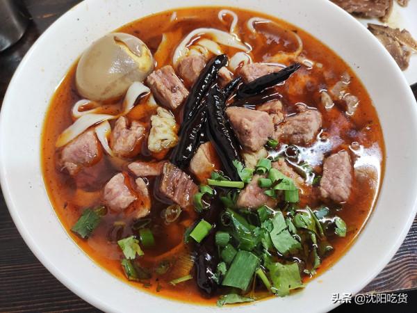 一直不溫不火的板面，加了個牛排咋就這麼受歡迎了呢