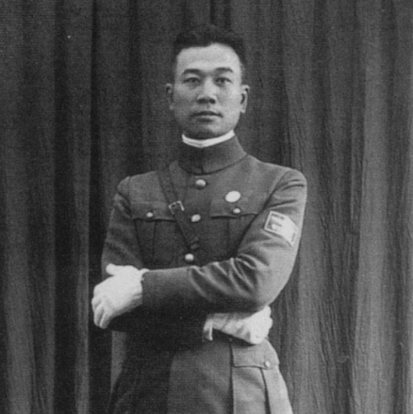 16歲嫁譚展超，隨他回國抗日，他移情別戀後，她為養4孩當了間諜