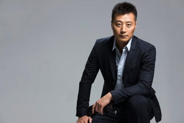 任程偉：成名後把患難妻子當成寶，兩個女兒很幸福