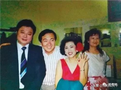她是國家一級演員，結婚40多年未有孩子，60歲終圓母親夢