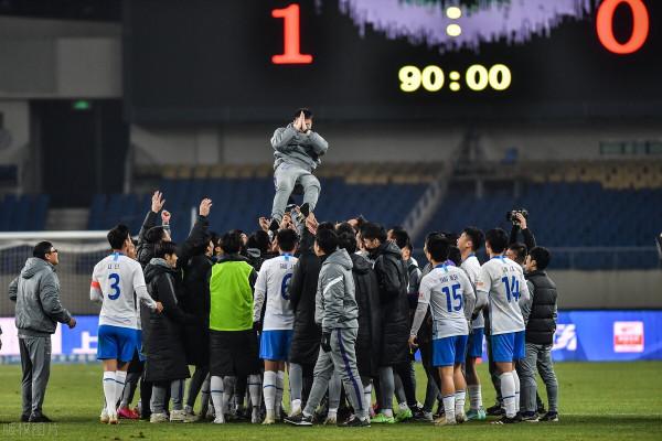 中超的“故事”：吃烤全羊與保級